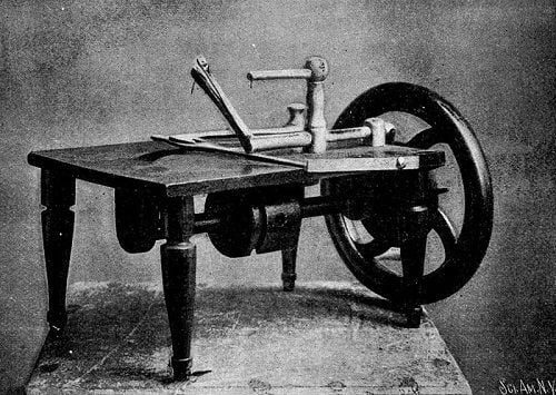 history of sewing machine