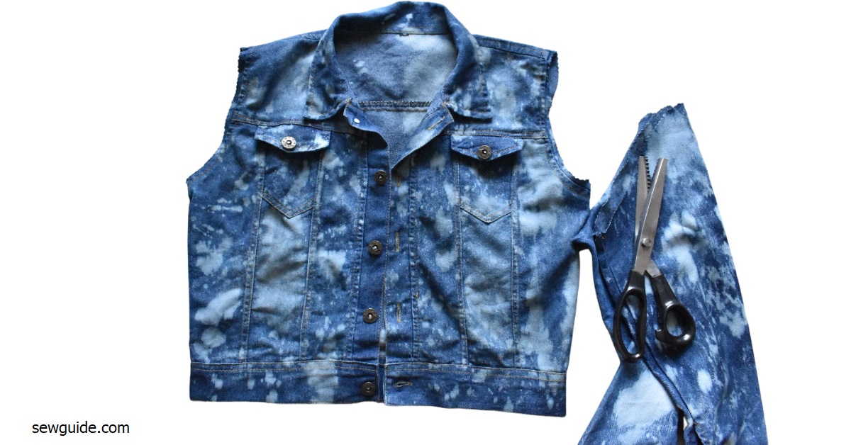 Cut off the sleeves of the denim jacket 