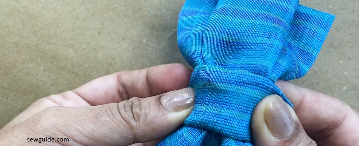 finish the middle of the bow by the middle