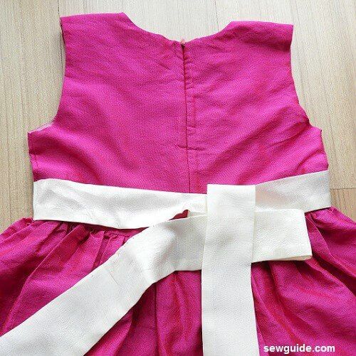 sash bow in a dress tying