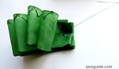 make loops of the ribbon