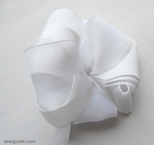 christmas bow maing diy tutorial - fluff it out