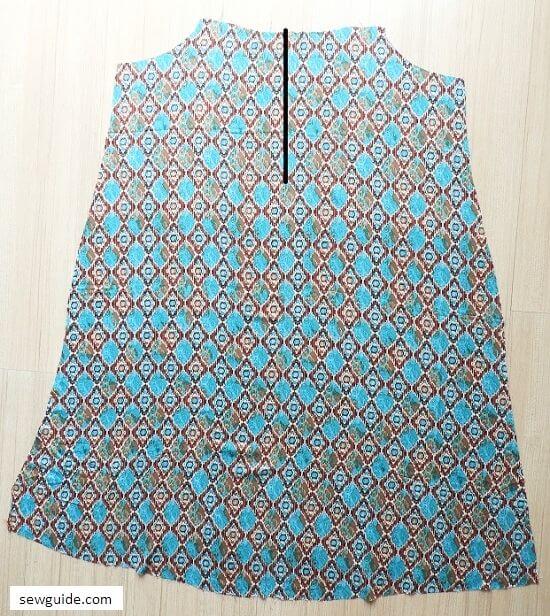 mark the middle of the bodice top edge