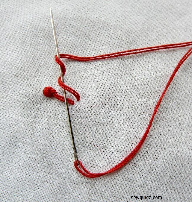 Pistil knot stitches are made in a circle
