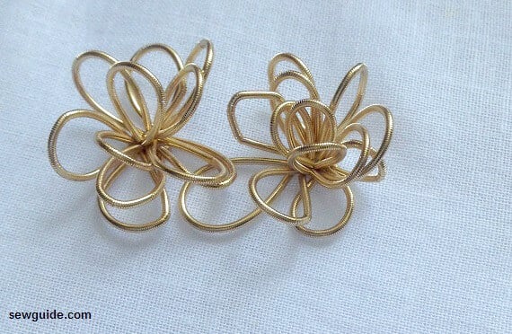 loops made with metallic thread 