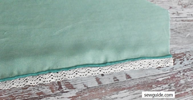 lace edge with a piping