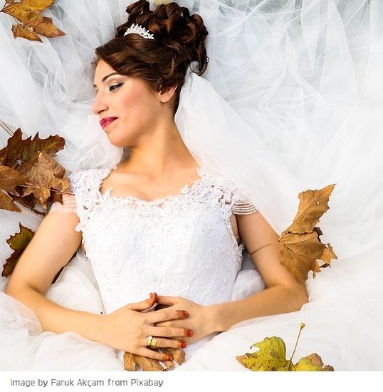 wedding gown with sweet heart neckline