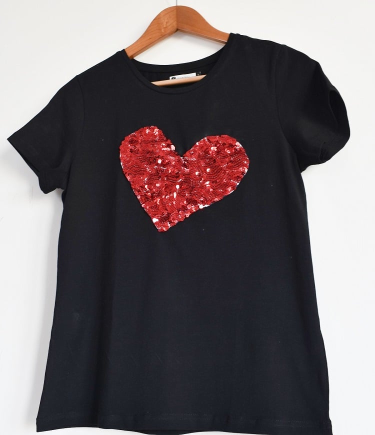 refashion black t-shirt